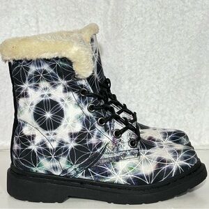 Yes We Vibe Girls Black/White Circle of Life Faux Fur Fall/Winter Boots SZ 3.5M